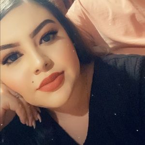 Meet your Posher, Estefany